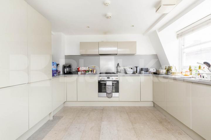 2 bed warehouse apartment in the Clerkenwell area close to Farringdon Great Sutton Street , Clerkenwell